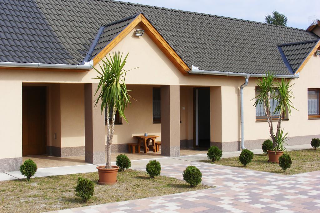 Hotel Szerencsecsillag Vendeghaz Kiskoros Exterior foto