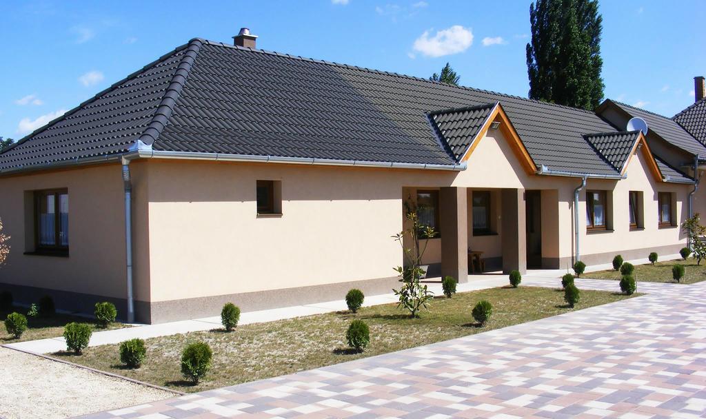 Hotel Szerencsecsillag Vendeghaz Kiskoros Exterior foto