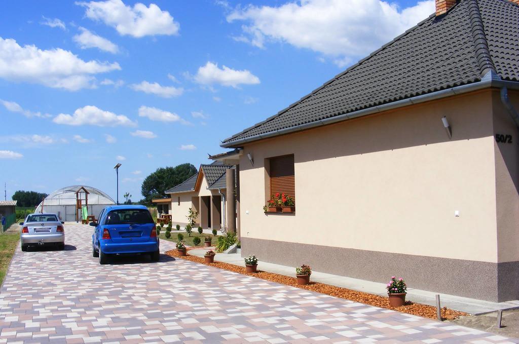 Hotel Szerencsecsillag Vendeghaz Kiskoros Exterior foto