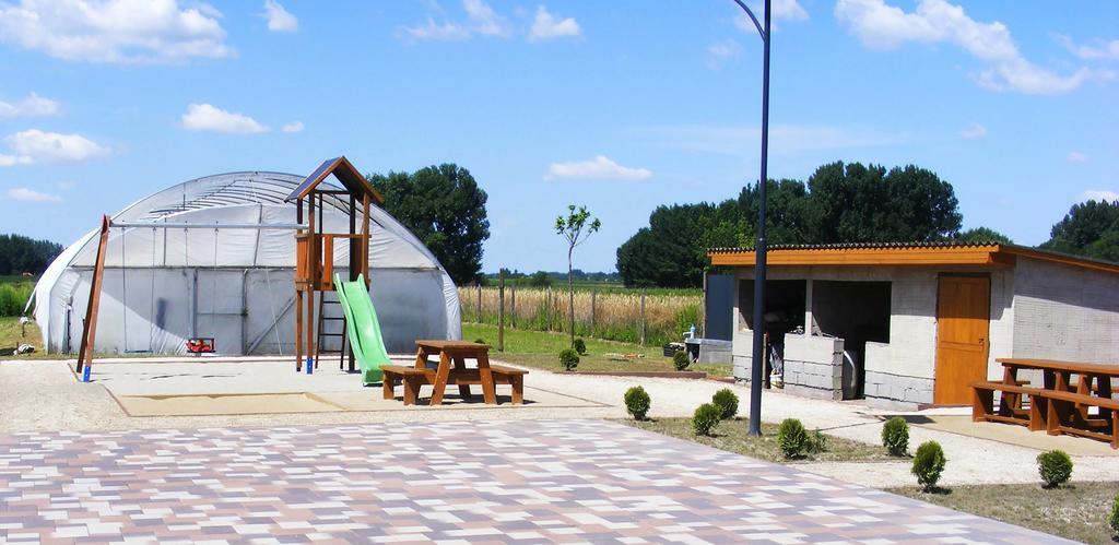 Hotel Szerencsecsillag Vendeghaz Kiskoros Exterior foto